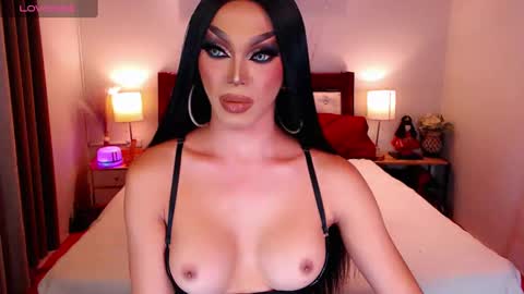 Snapshot of jenifers_body chatting on 12.17.24 Queen Jenifer online show from 12.17.24