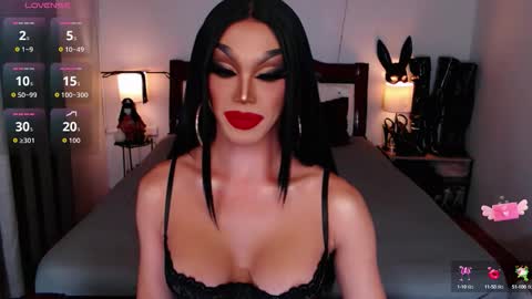 Snapshot of jenifers_body chatting on 10.09.25 Queen Jenifer online show from 10.09.25