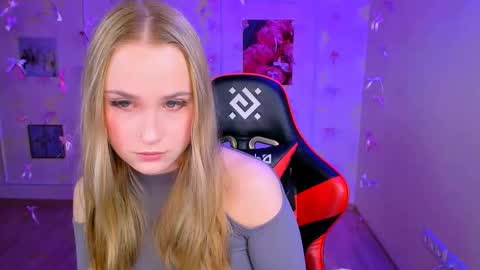 Snapshot of jeniffer_reed chatting on 05.10.26 Jenny online show from 05.10.26