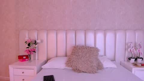 Snapshot of jenifferlopez_ chatting on 12.02.25 Samanta online show from 12.02.25