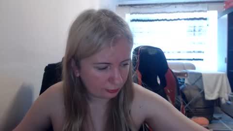 Snapshot of jenisandpeter chatting on 06.17.26 JenisAndPeter online show from 06.17.26