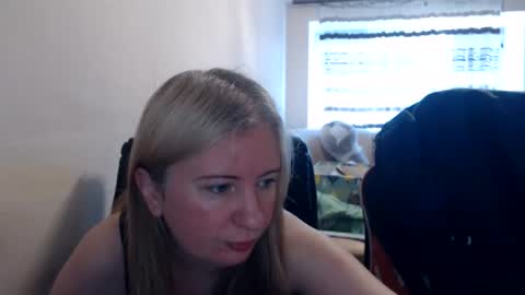 Snapshot of jenisandpeter chatting on 06.18.26 JenisAndPeter online show from 06.18.26