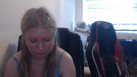 Snapshot of jenisandpeter chatting on 06.22.26 JenisAndPeter online show from 06.22.26