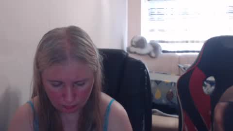 Snapshot of jenisandpeter chatting on 06.22.26 JenisAndPeter online show from 06.22.26