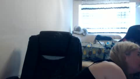 Snapshot of jenisandpeter chatting on 06.29.26 JenisAndPeter online show from 06.29.26
