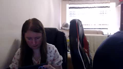 Snapshot of jenisandpeter chatting on 07.05.26 JenisAndPeter online show from 07.05.26