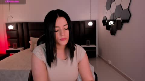 Snapshot of jennaolson chatting on 01.30.25 Jenna Olson online show from 01.30.25