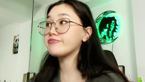 Snapshot of jennatyan chatting on 12.11.24 JENNA online show from 12.11.24