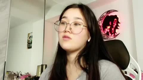 Snapshot of jennatyan chatting on 12.19.24 JENNA online show from 12.19.24