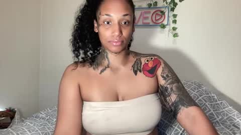Snapshot of jenni_cash chatting on 09.30.25 Mistress Jenni online show from 09.30.25