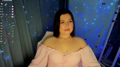 Snapshot of jennie_berry chatting on 11.11.25 Jennie online show from 11.11.25