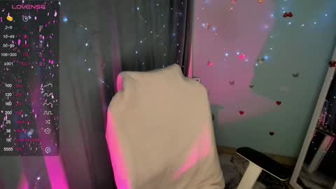 Snapshot of jennie_berry chatting on 11.18.25 Jennie online show from 11.18.25