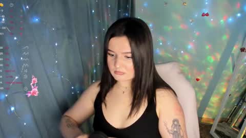 Snapshot of jennie_berry chatting on 11.23.25 Jennie online show from 11.23.25