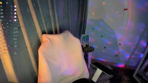 Snapshot of jennie_berry chatting on 11.26.25 Jennie online show from 11.26.25