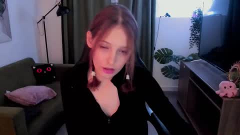 jenniferkiim online show from 10.15.25