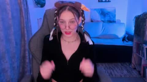 jenniferkiim online show from 11.25.25