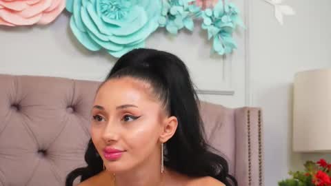 JenniferLovve online show from 11.14.25