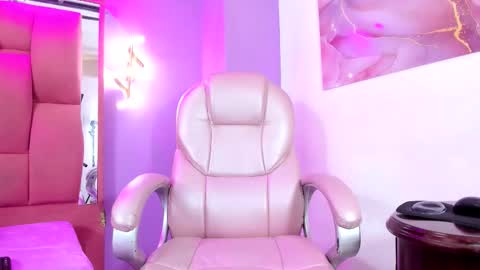 Snapshot of jenniifer_t chatting on 11.26.25 jenniifer_t online show from 11.26.25