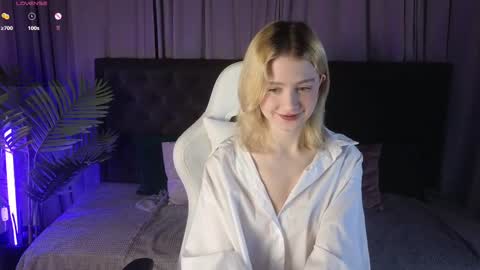 Snapshot of jenny_bunny_ chatting on 03.06.25 jenny_bunny_ online show from 03.06.25