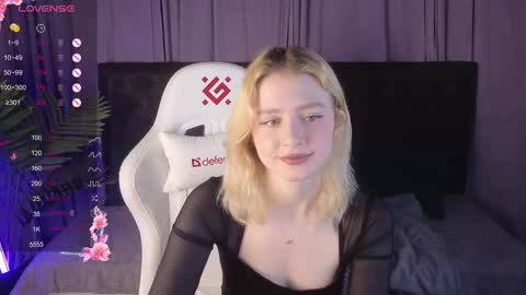Snapshot of jenny_bunny_ chatting on 03.08.25 jenny_bunny_ online show from 03.08.25