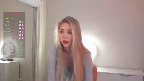 Jenny  Instagram jenny ppperry  NEXT LIVE TUESDAY  online show from 11.17.25