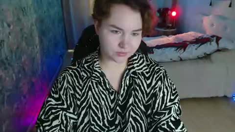 Snapshot of jennyattal chatting on 07.19.26 Jenny online show from 07.19.26
