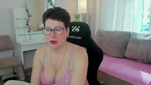 Snapshot of jennymons chatting on 05.10.26 Jenny online show from 05.10.26