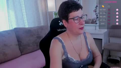 Snapshot of jennymons chatting on 05.12.26 Jenny online show from 05.12.26