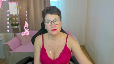 Snapshot of jennymons chatting on 06.14.26 Jenny online show from 06.14.26