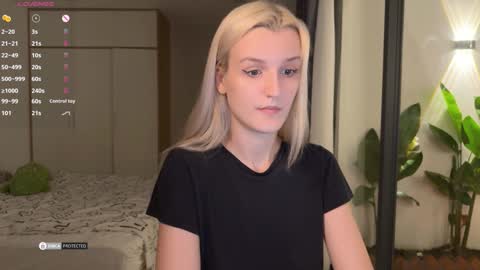 Snapshot of jennytime chatting on 12.12.24 Jen online show from 12.12.24