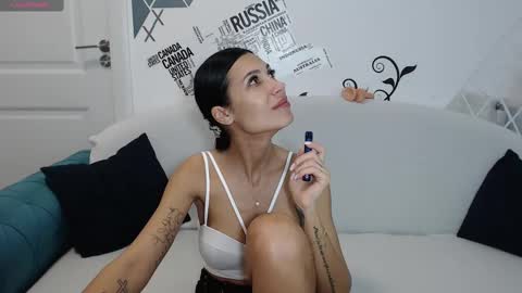 Snapshot of jennyxxx00 chatting on 02.27.25 Jenny online show from 02.27.25