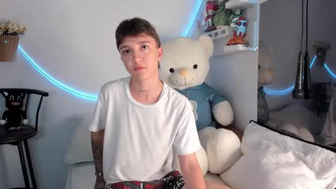 Snapshot of jeremy_salvatore_ chatting on 03.19.26 jero independent model online show from 03.19.26