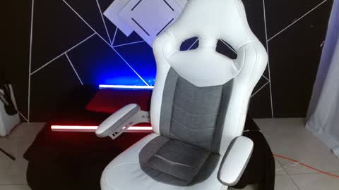 Snapshot of jesiclark chatting on 01.22.25 sofi online show from 01.22.25