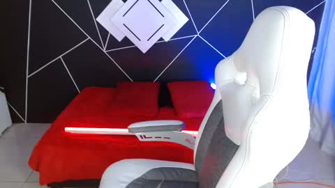 Snapshot of jesiclark chatting on 01.26.25 sofi online show from 01.26.25