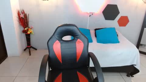 Snapshot of jesiclark chatting on 02.25.25 sofi online show from 02.25.25