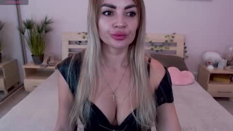 Snapshot of jessabellucci chatting on 01.10.25 Jessa Bellucci online show from 01.10.25