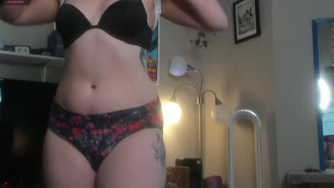 Snapshot of jessebangs chatting on 02.04.25 Jesse online show from 02.04.25