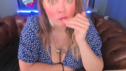 Snapshot of jessica_foxie chatting on 01.28.25 Jessica online show from 01.28.25