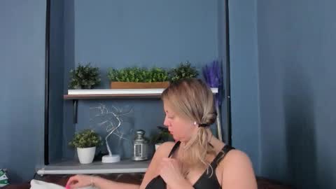 Snapshot of jessica_foxie chatting on 11.12.25 Jessica online show from 11.12.25