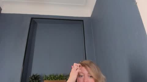 Snapshot of jessica_foxie chatting on 11.15.25 Jessica online show from 11.15.25