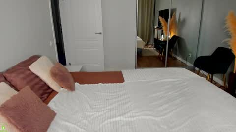 Snapshot of jessica_gill chatting on 11.25.25 Jessica online show from 11.25.25