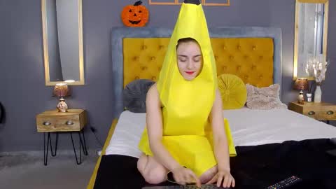 Jessica White online show from 10.30.25