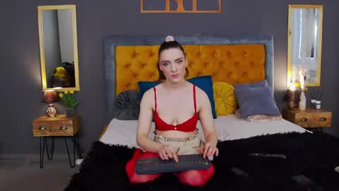Jessica White online show from 05.25.26
