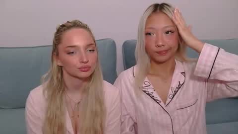 Snapshot of jessicahwinters chatting on 11.21.25 Jessica online show from 11.21.25