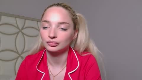 Snapshot of jessicahwinters chatting on 11.28.25 Jessica online show from 11.28.25