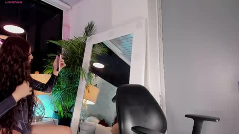 JESSI AND NAOMI online show from 05.05.26