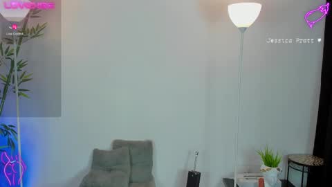 Snapshot of jessicapratt chatting on 02.19.25  Jessica Pratt  IG jessicaxpratt online show from 02.19.25