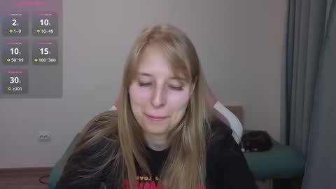 Snapshot of jessy_comely chatting on 12.21.25 Jessy online show from 12.21.25