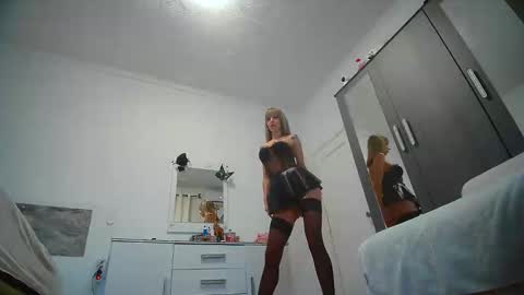 Snapshot of jesyruby21 chatting on 11.18.25 jesy online show from 11.18.25