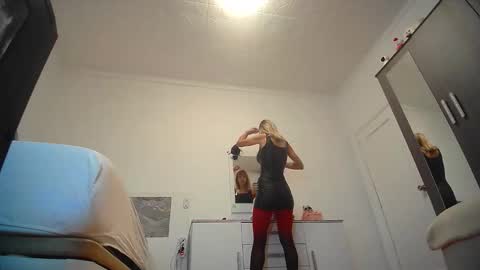 Snapshot of jesyruby21 chatting on 11.27.25 jesy online show from 11.27.25